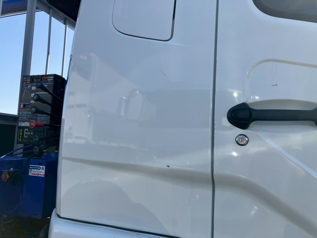 運転席側クォーターパネルにキズがあります。|三菱 ファイター 2KG-FK62FZの写真21