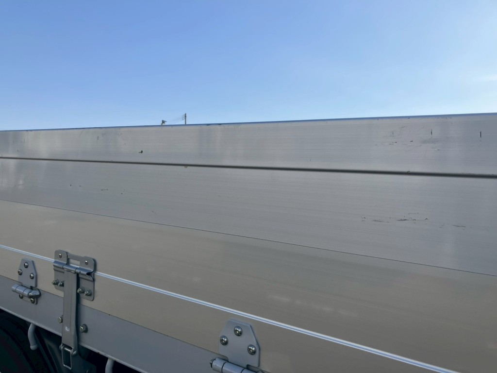 運転席側アオリにキズ・ヘコミがあります。|三菱 ファイター 2KG-FK62FZの写真24