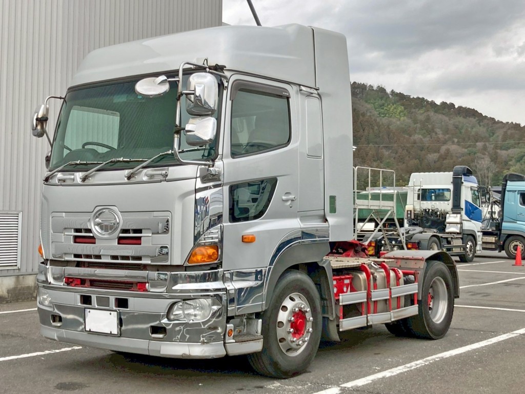 フロント周り、メッキパーツで飾っています|日野 プロフィア QPG-SH1EDDGの写真1