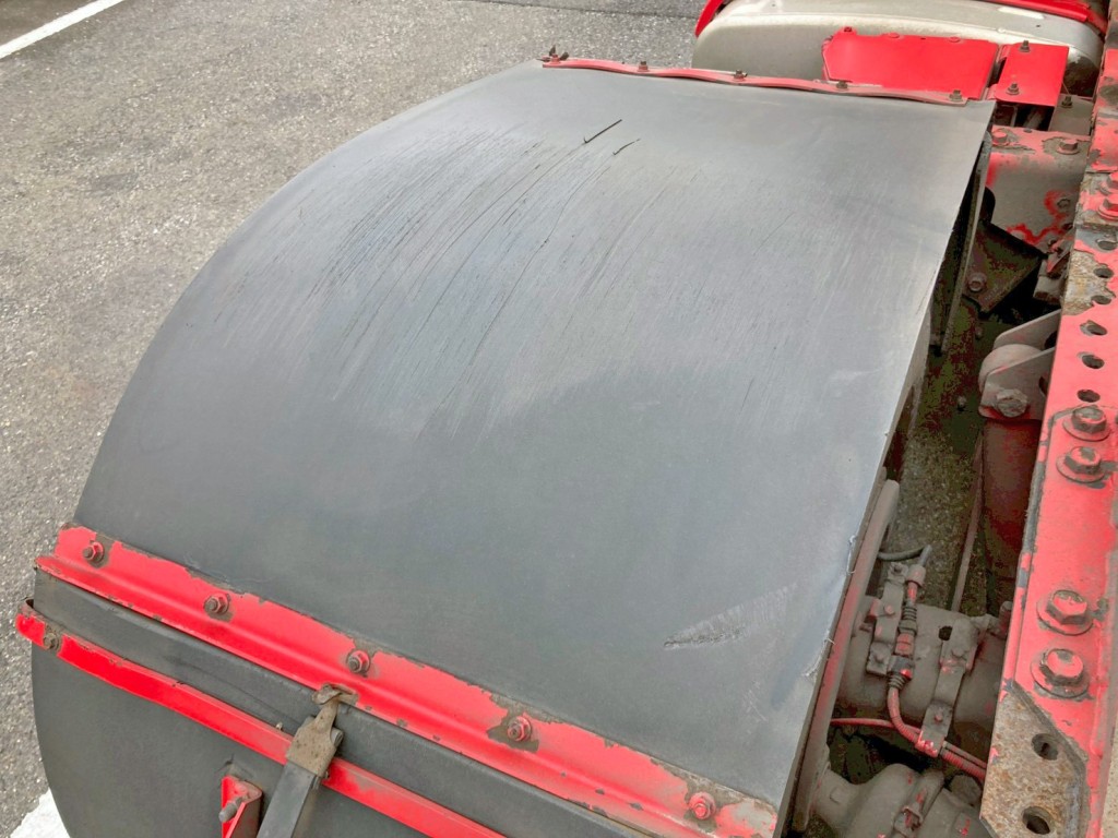 助手席側リヤフェンダー上部に引きキズがあります。|日野 プロフィア QPG-SH1EDDGの写真20