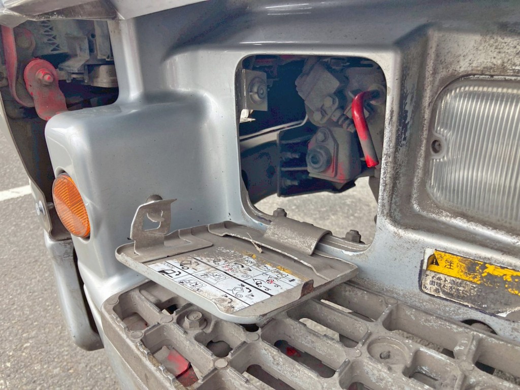 キャブチルトスイッチのフタが開閉不良です。|日野 プロフィア QPG-SH1EDDGの写真26