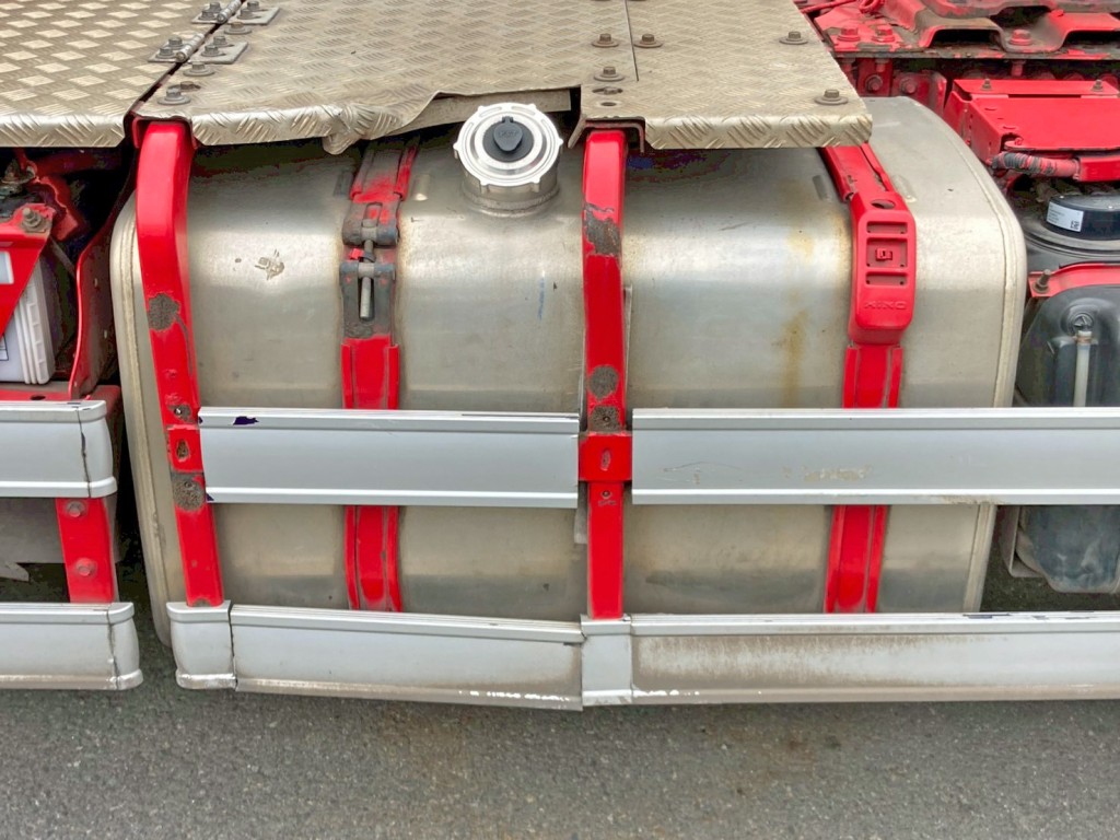 燃料タンクは390Lアルミ製です。|日野 プロフィア QPG-SH1EDDGの写真31