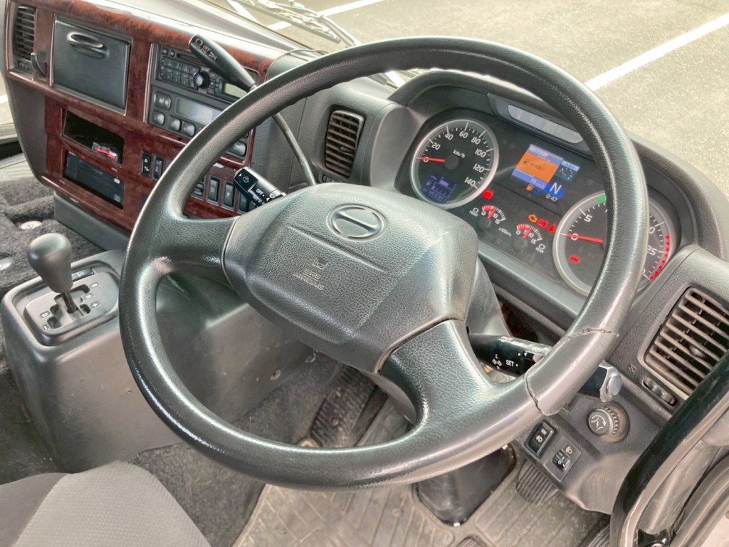 ハンドルグリップにめくれがあります。|日野 プロフィア QPG-SH1EDDGの写真34