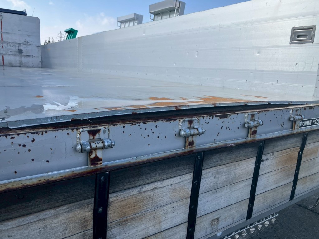 鉄板に浮きがあります。|日野 プロフィア BDG-FR1EZYJの写真14