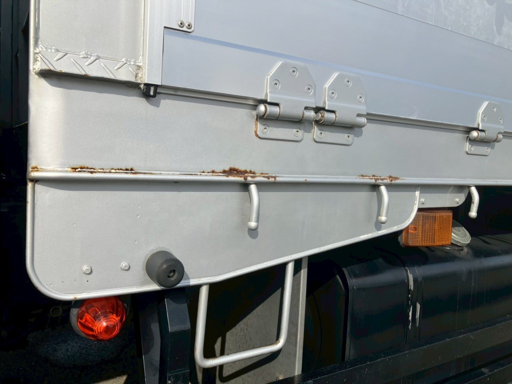 助手席側ボディーにキズ・サビがあります。|日野 プロフィア BDG-FR1EZYJの写真22