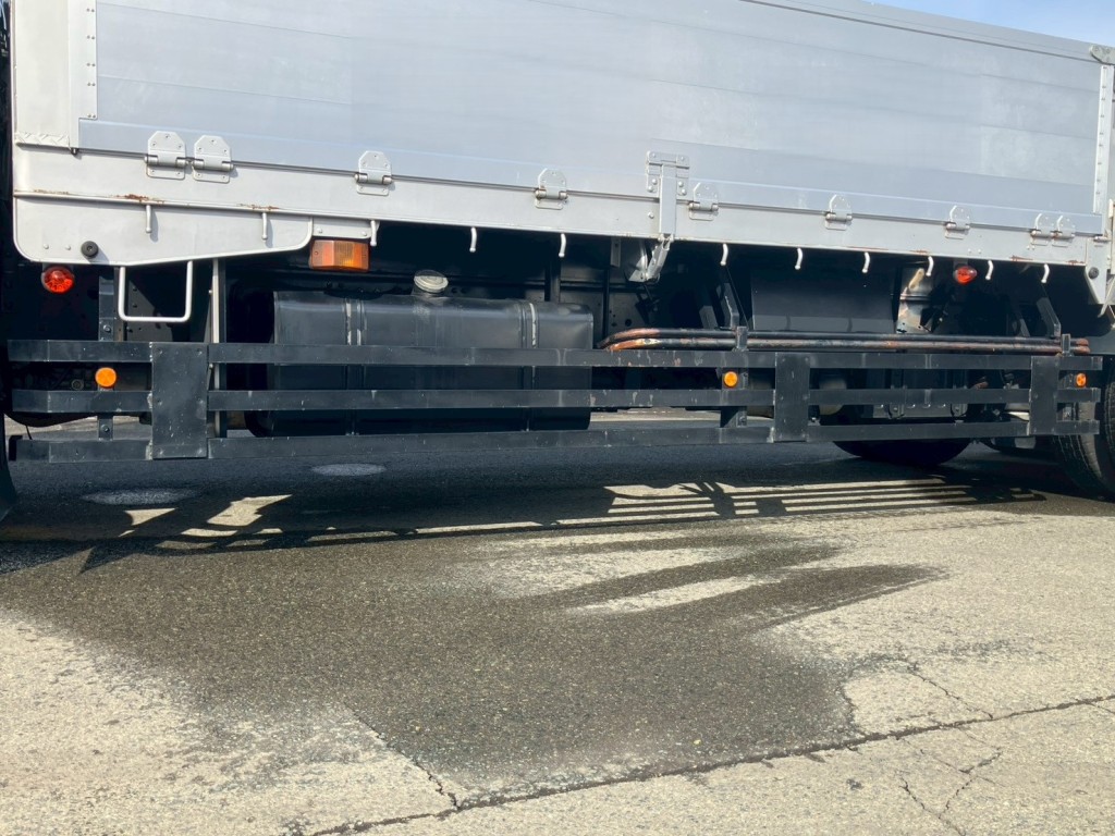 助手席側サイドバンパーにキズ・サビがあります。|日野 プロフィア BDG-FR1EZYJの写真25