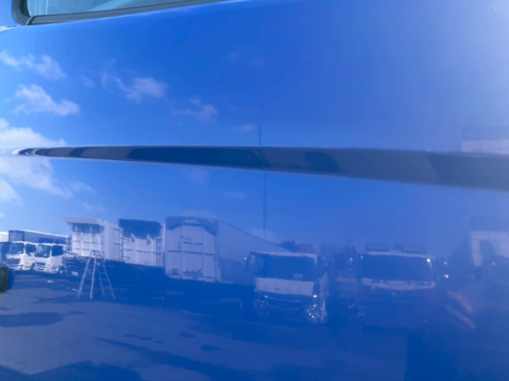 運転席側ドアにキズがあります。|日野 プロフィア BDG-FR1EZYJの写真26