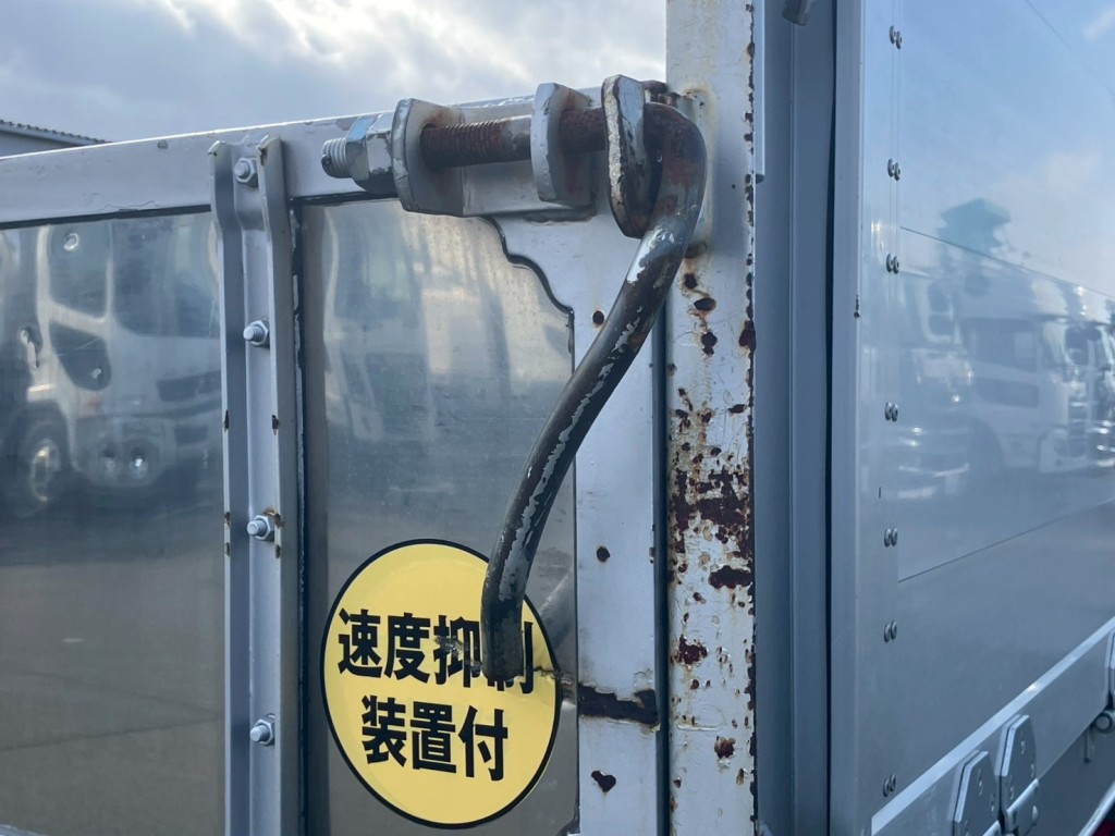 右側ロック部に曲がりがあります。|日野 プロフィア BDG-FR1EZYJの写真35