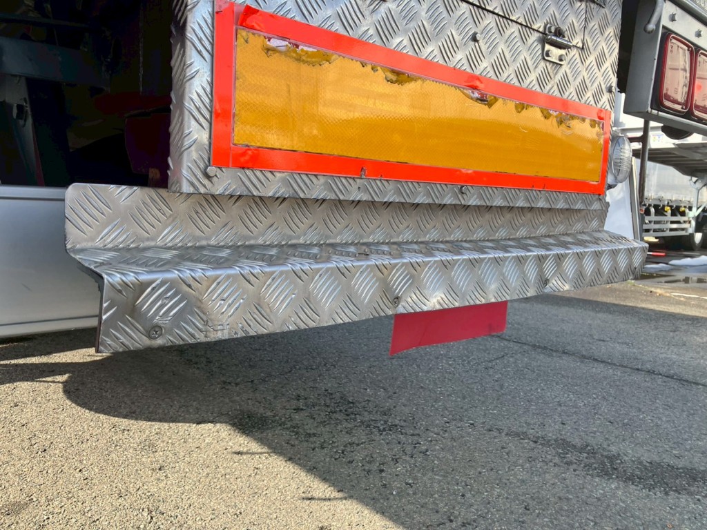 ステップに歪みがあります。|日野 プロフィア BDG-FR1EZYJの写真36