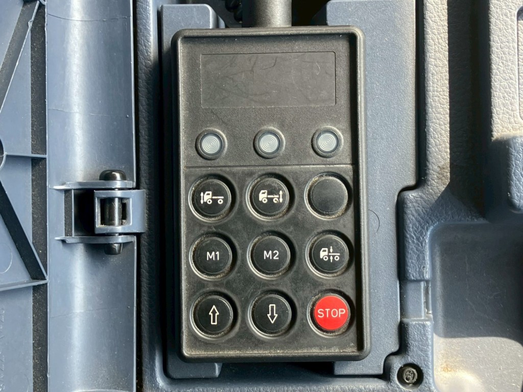 エアサスのコントローラーです。|日野 プロフィア BDG-FR1EZYJの写真41