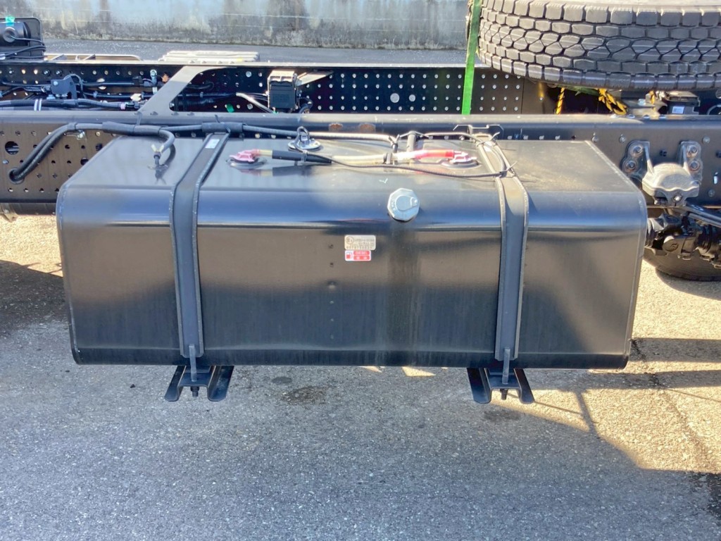 燃料タンクは200Lです。|いすゞ フォワード 2RG-FSR90U4の写真12