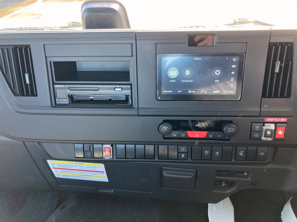 インパネ周りの状態です。|いすゞ フォワード 2RG-FSR90U4の写真13