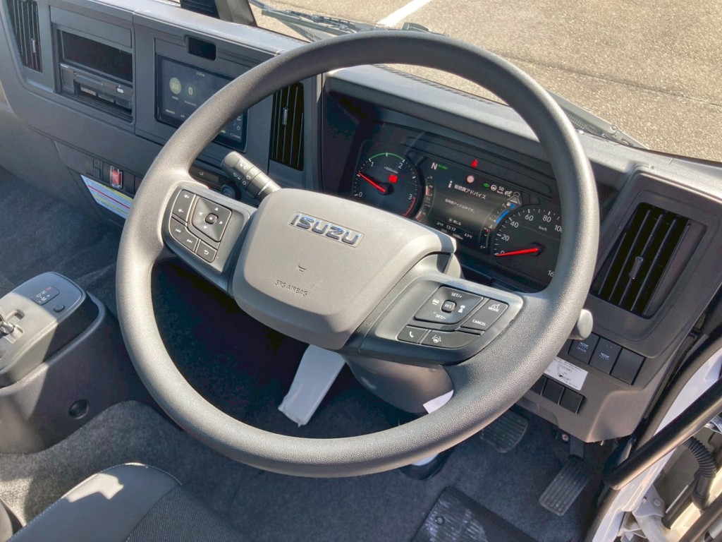 ハンドル周りの状態です。|いすゞ フォワード 2RG-FSR90U4の写真14