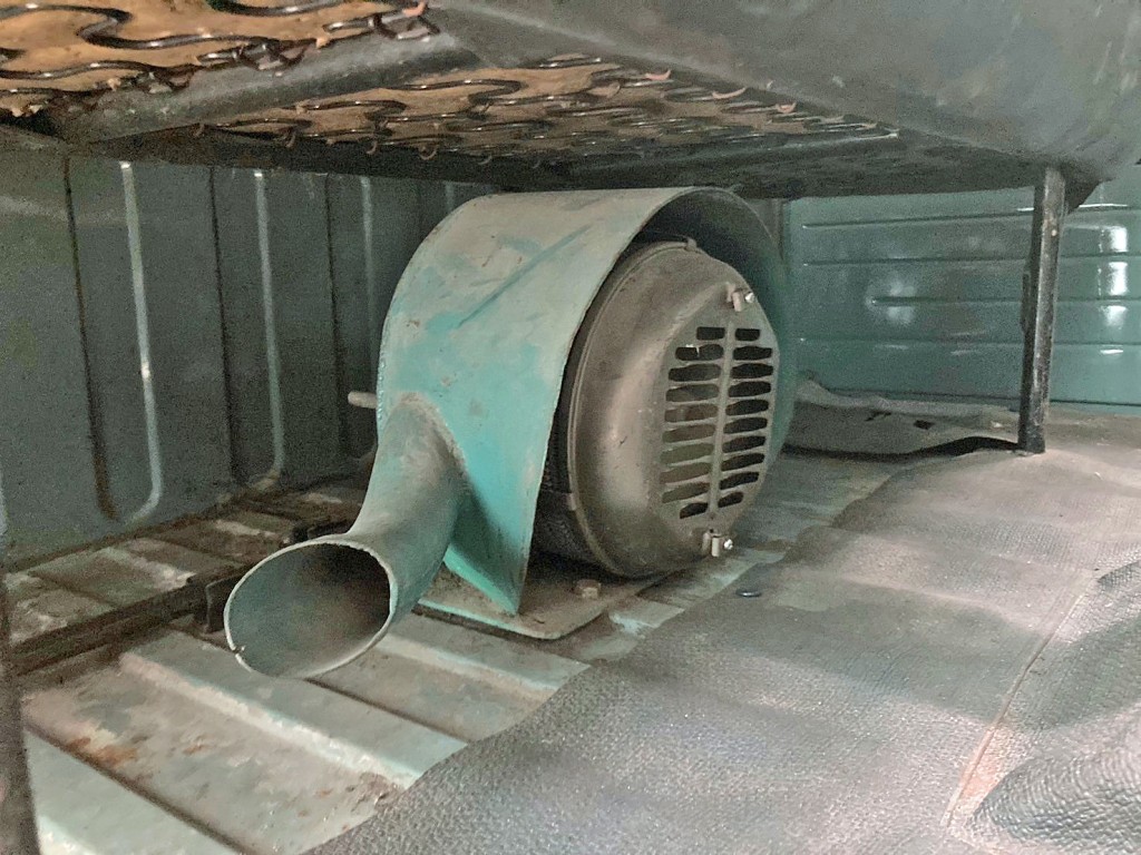 リヤヒーター付きです。|三菱  T200CP(2WD)の写真11