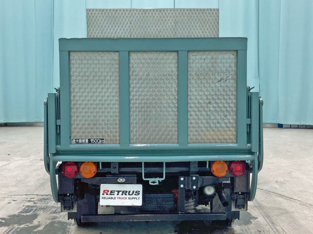 リヤ周りの状態です。(ゲートにウロコステンが張られています)|三菱  T200CP(2WD)の写真14