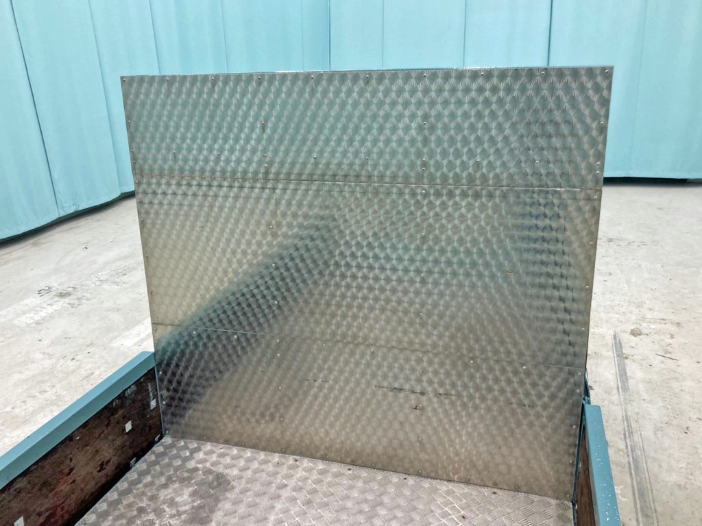 プロテクターにウロコステンが張られています。|三菱  T200CP(2WD)の写真16