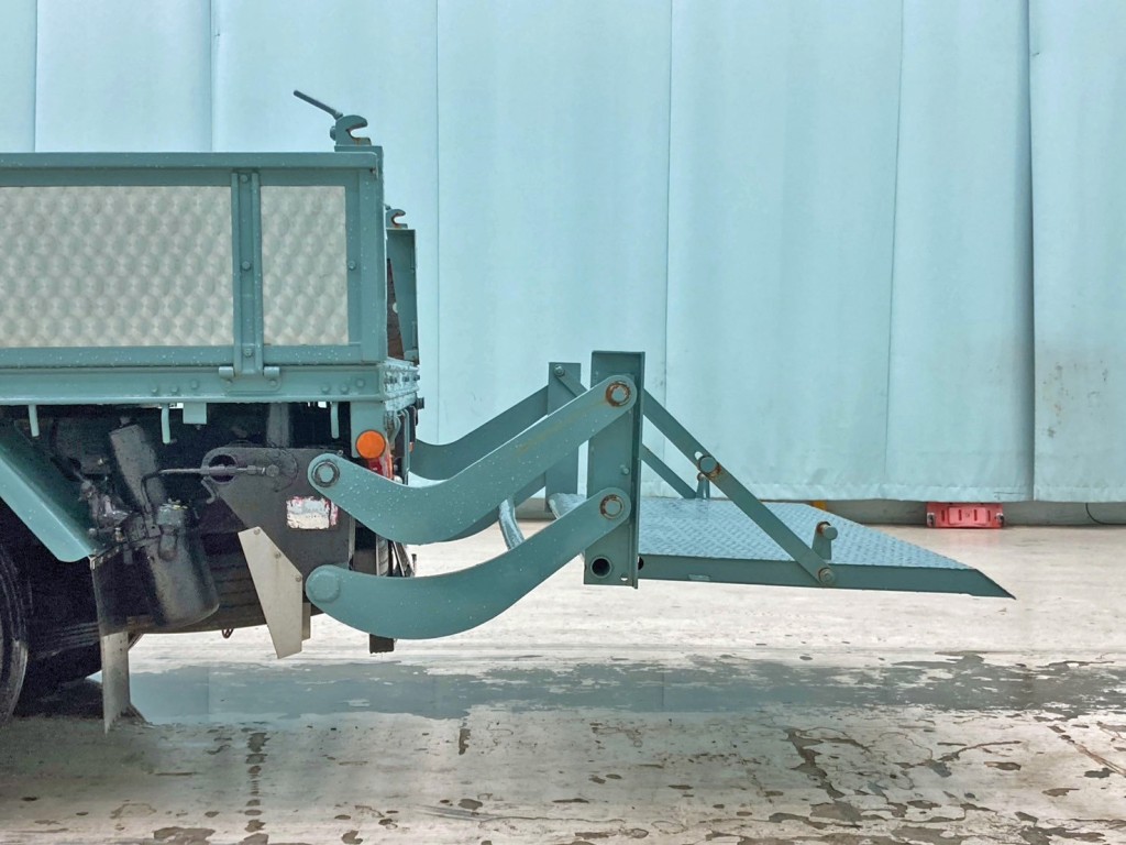 ゲートはスウィングゲートです。(作動時の状態です)|三菱  T200CP(2WD)の写真19