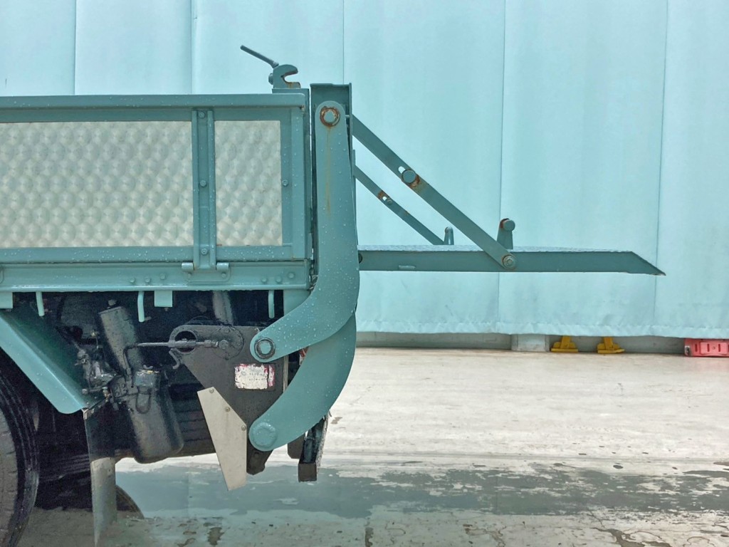 ゲートはスウィングゲートです。(作動時の状態です)|三菱  T200CP(2WD)の写真20