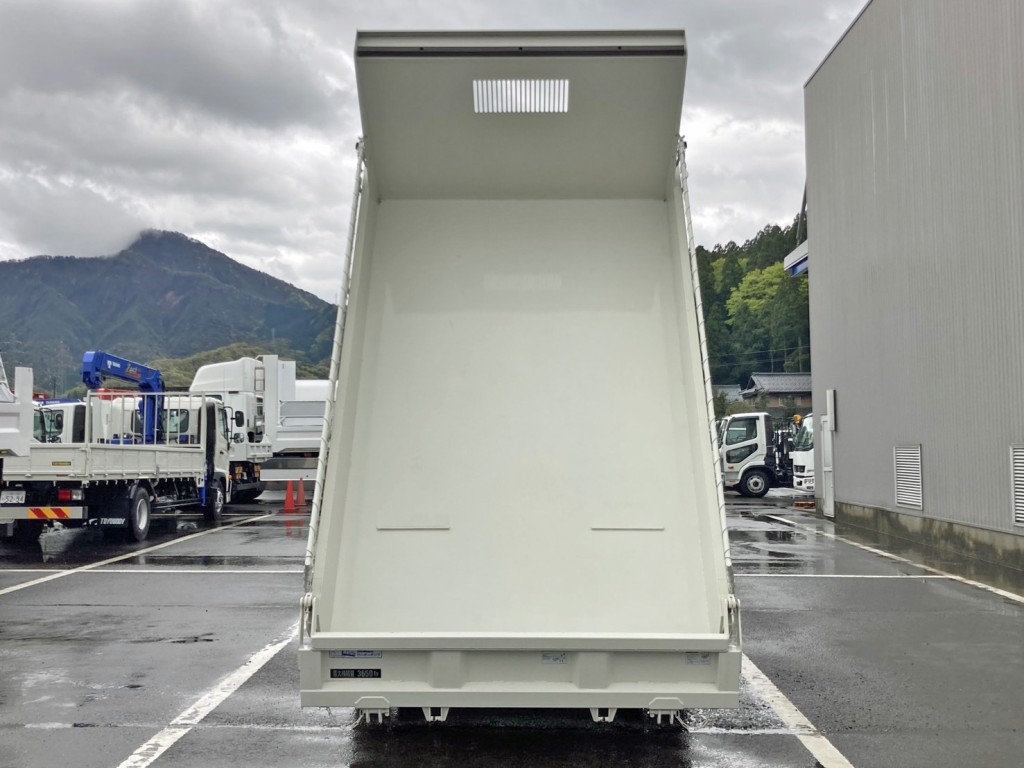 床は鉄板です。|日野 デュトロ 2KG-XZU700X(2WD)の写真10