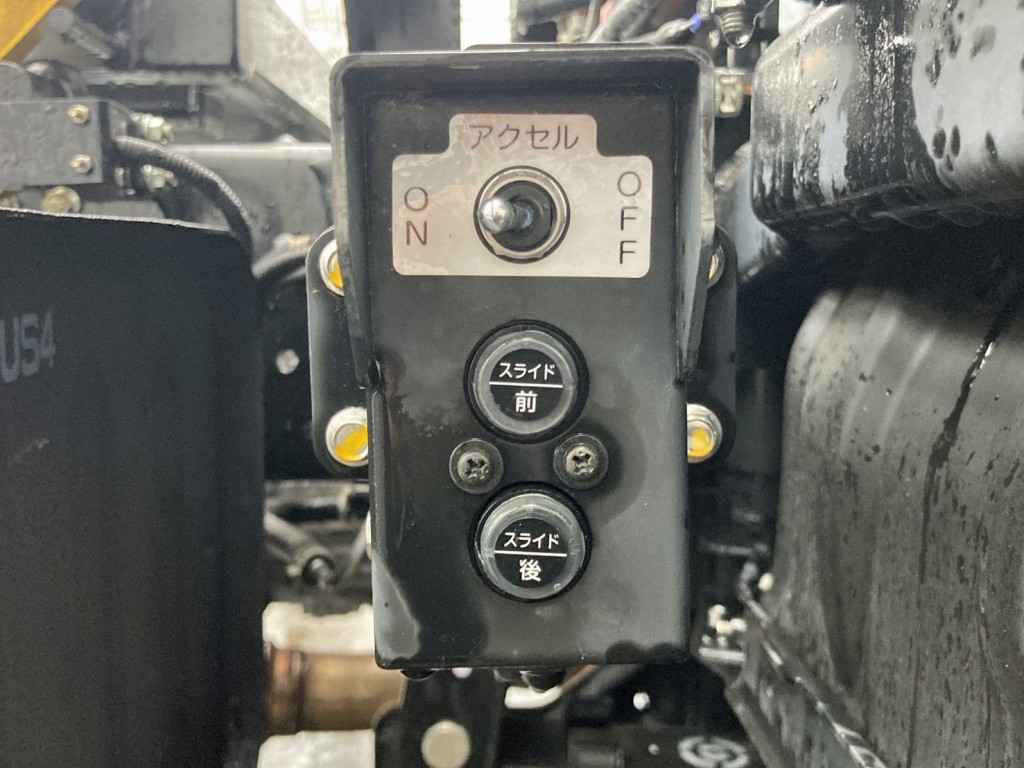 ボディースライドの操作スイッチです。|日野 デュトロ 2KG-XZU700X(2WD)の写真21