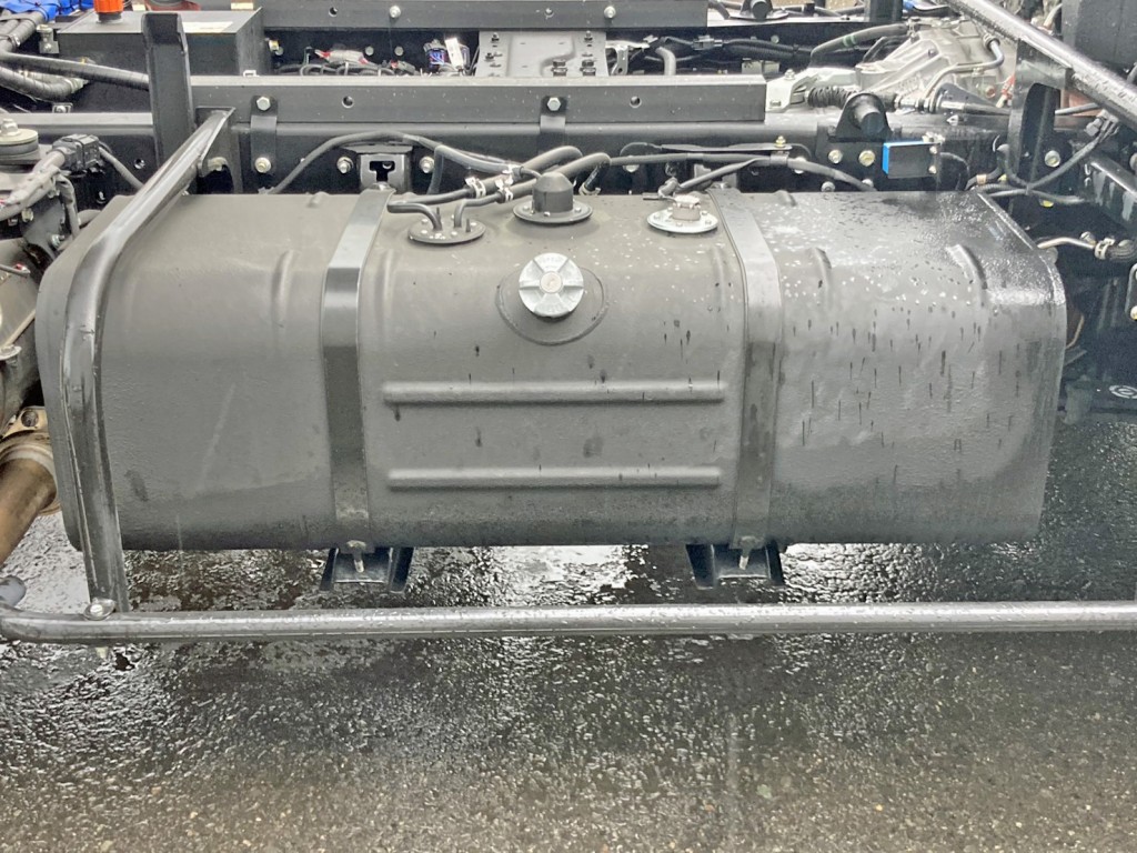 燃料タンクは100Lです。|日野 デュトロ 2KG-XZU700X(2WD)の写真23