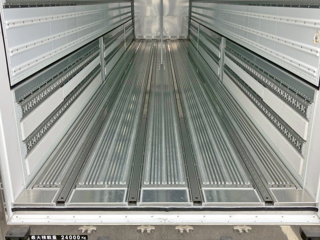 床はI型キーストン・アルミ製です。(ジョロダーレールが4列付いています)|トレクス PFB34118の写真11