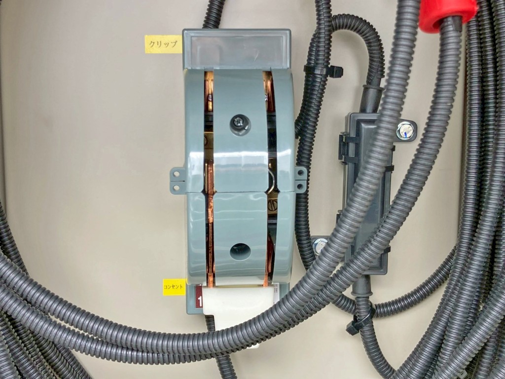 ワニ口クリップとボディー前方のコンセントの切り替えスイッチです。|トレクス PFB34118の写真29