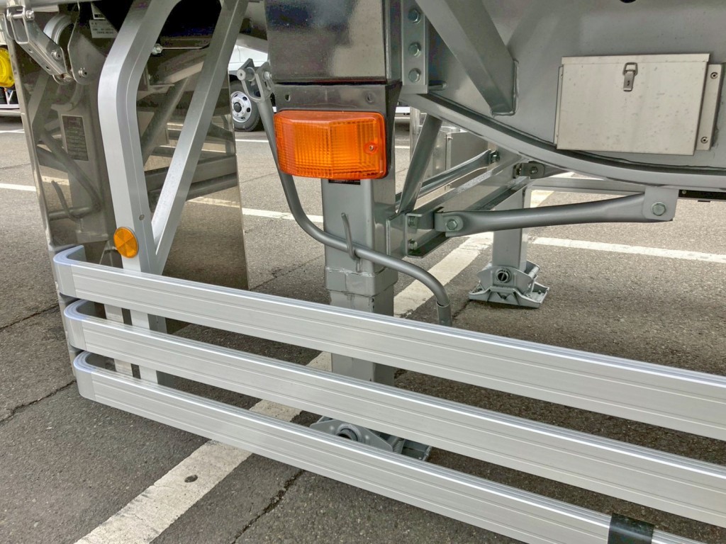 脚は手動式です。|トレクス PFB34118の写真37