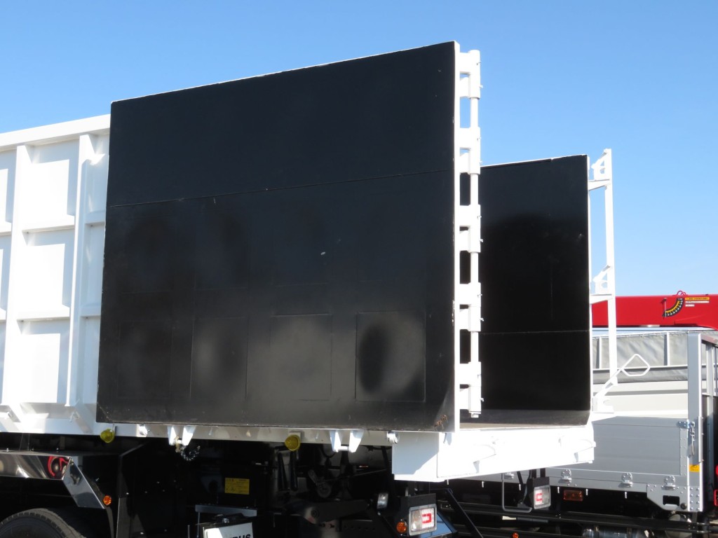 リア扉は片開き式です。|日野 プロフィア 2DG-FS1AHEの写真12