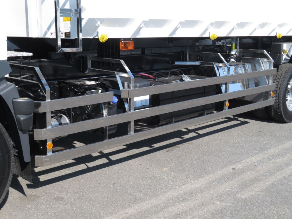 サイドバンパー及びステーはステンレス製です。|日野 プロフィア 2DG-FS1AHEの写真16