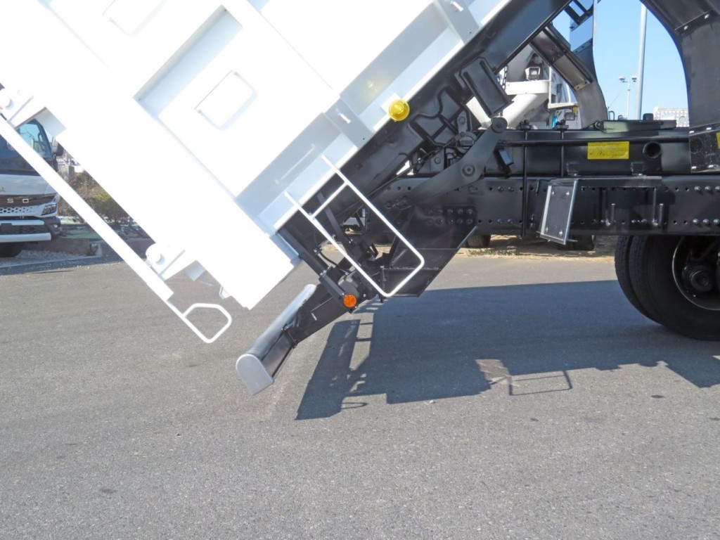 リアバンパーは可倒式です。|日野 プロフィア 2DG-FS1AHEの写真11