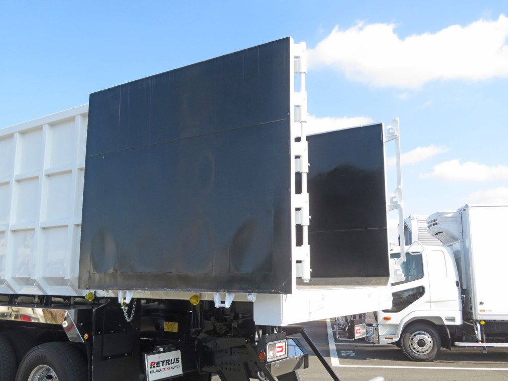 リア扉は片開式です。|日野 プロフィア 2DG-FS1AHEの写真12