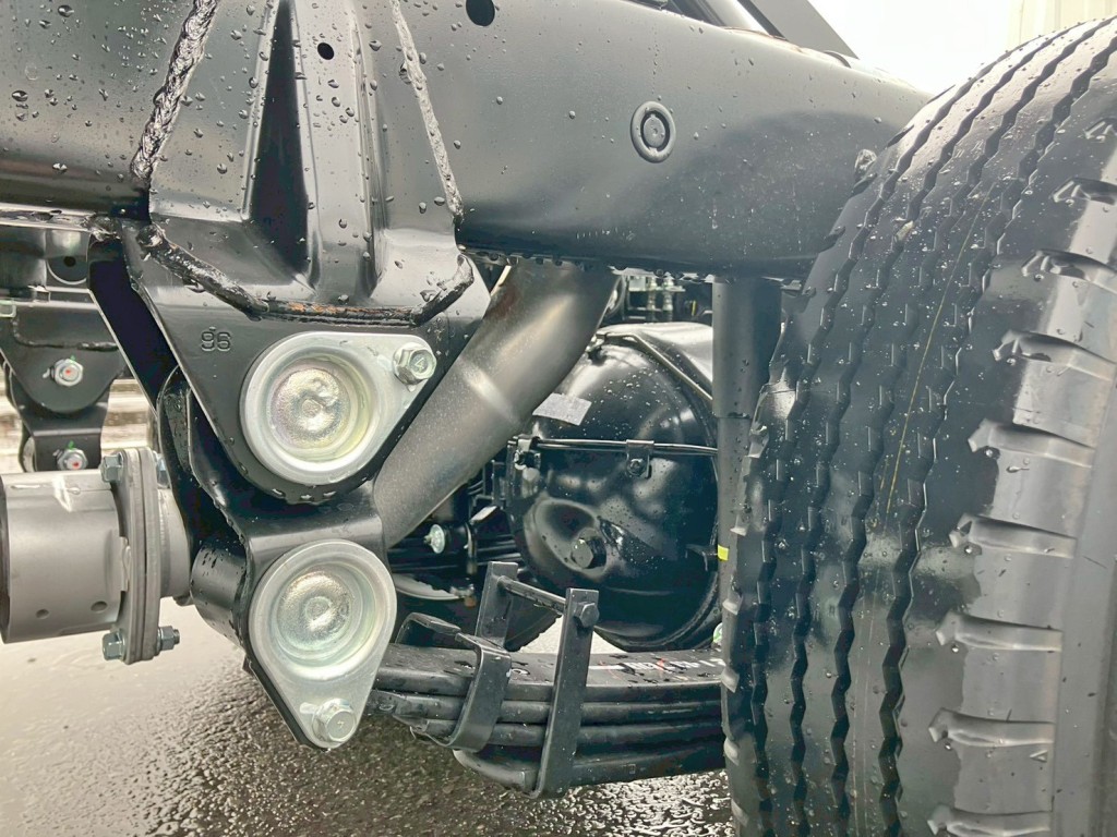 リーフサスです。|三菱 キャンター 2RG-FBA60(2WD)の写真5