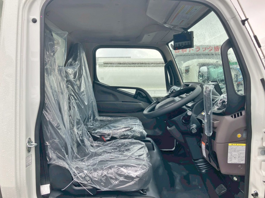 乗車定員は3名です|三菱 キャンター 2RG-FBA60(2WD)の写真7