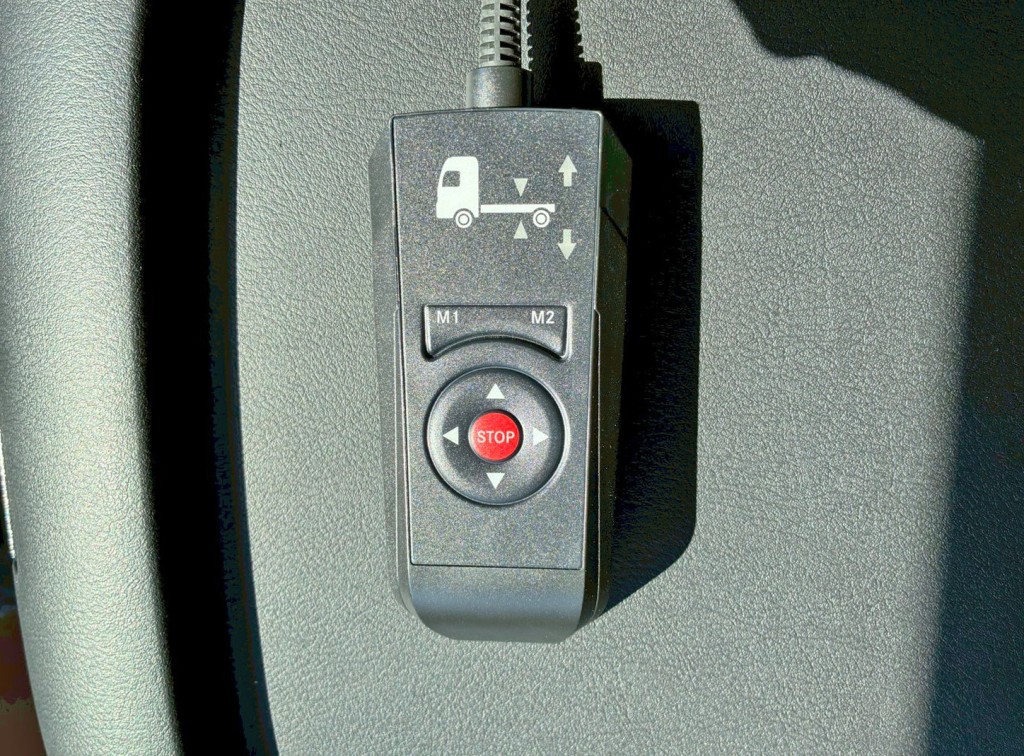 エアサスのコントローラーです。|三菱 ファイター 2KG-FK65F(2WD)の写真16