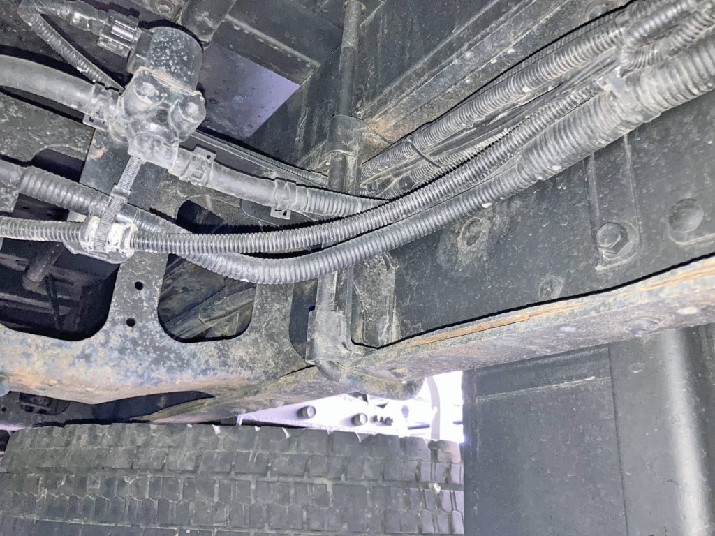 メインフレーム補強版に腐食があります。(運転席側)|日野 レンジャー 2PG-FE2ABGの写真18