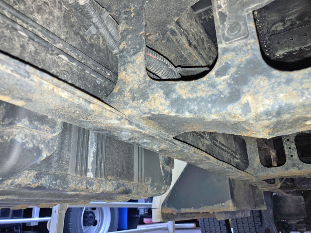 メインフレーム補強版に腐食があります。(助手席側)|日野 レンジャー 2PG-FE2ABGの写真19