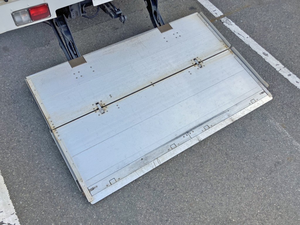 ゲートのステージの状態です。|日野 レンジャー 2PG-FE2ABGの写真20