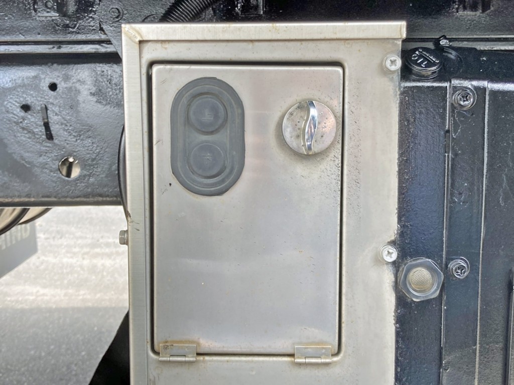 ゲートの昇降スイッチです。|日野 レンジャー 2PG-FE2ABGの写真23