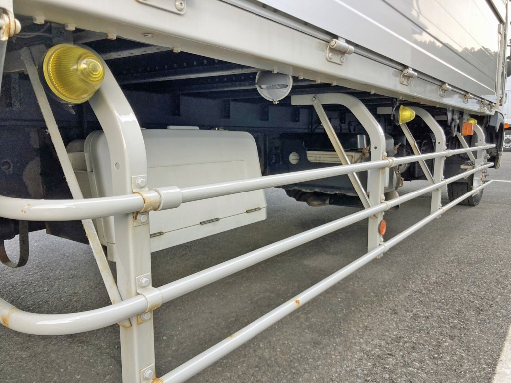 ボディー運転席側中央部に工具箱が付いています。|日野 レンジャー 2PG-FE2ABGの写真28