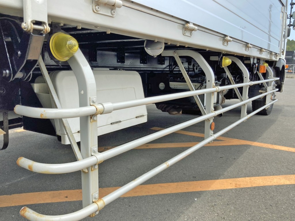 ボディー運転席側中央部に工具箱が付いています。|日野 レンジャー 2PG-FE2ABGの写真28