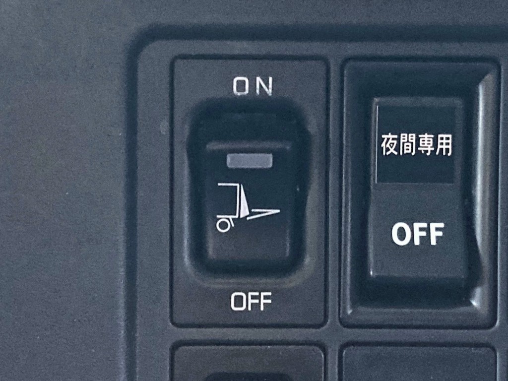 ゲートのメインスイッチです。|日野 レンジャー 2PG-FE2ABGの写真39