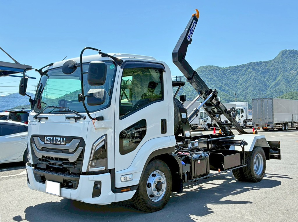 いすゞ フォワード 2RG-FRR90S4(2WD)の写真1