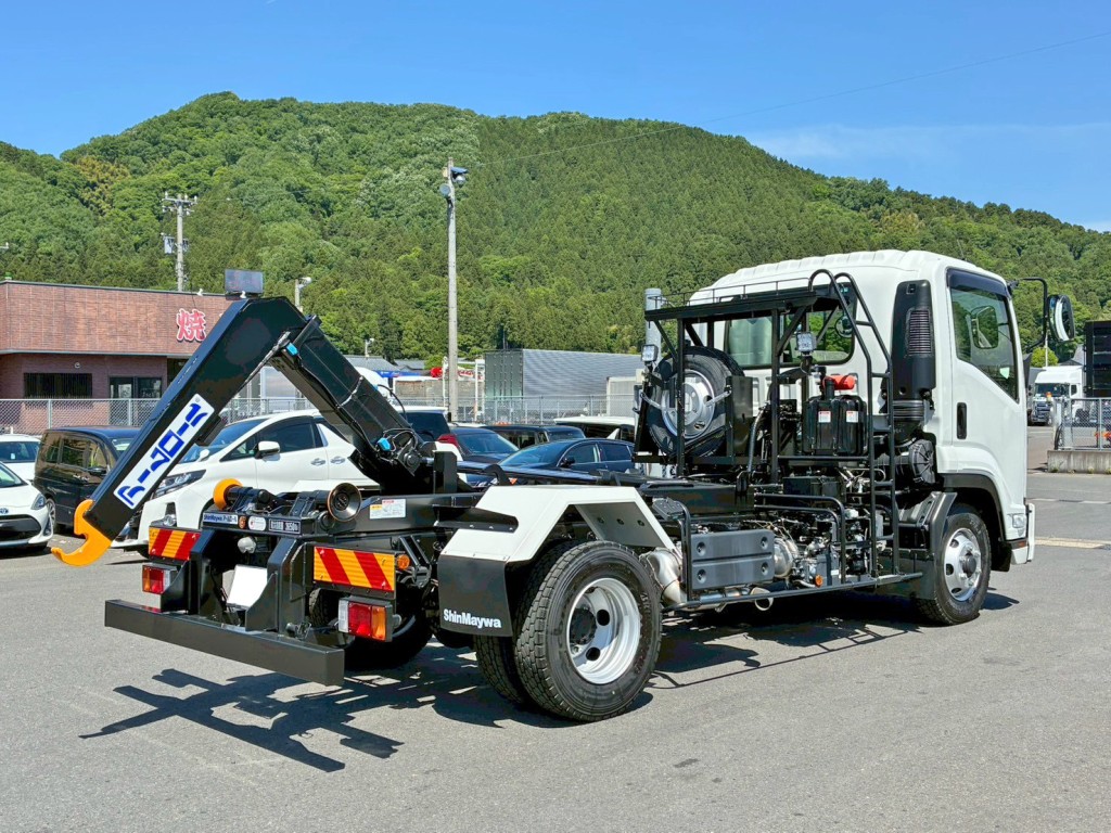 いすゞ フォワード 2RG-FRR90S4(2WD)の写真4