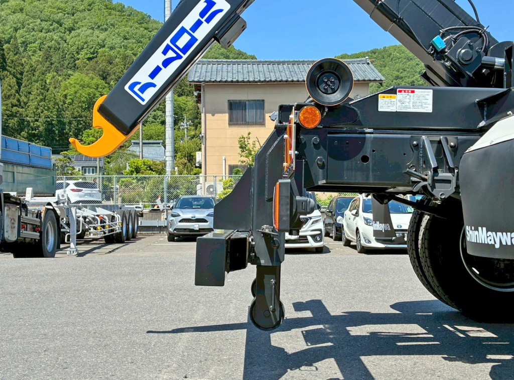 ジャッキは手動式です。|いすゞ フォワード 2RG-FRR90S4(2WD)の写真12