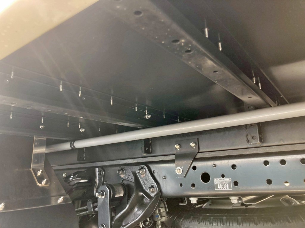 シャーシとネタの状態です。（縦ネタ・横ネタは鉄製です）|日野 デュトロ 2KG-XZU722M(2WD)の写真6