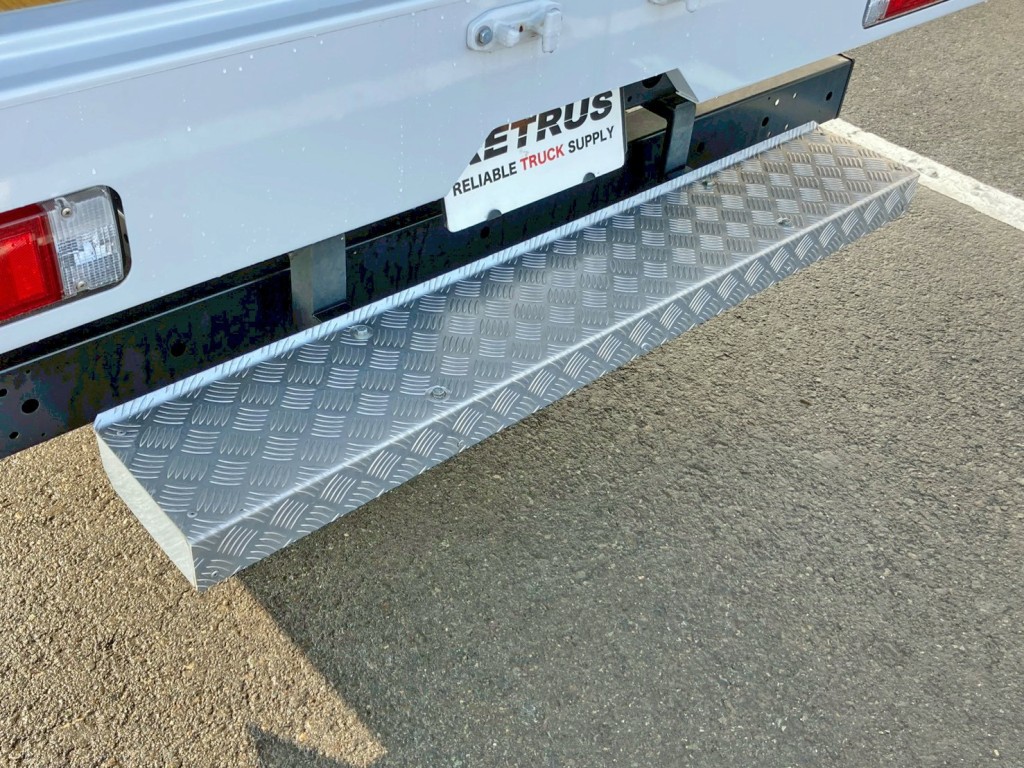 リヤステップ付きです。|日野 デュトロ 2KG-XZU722M(2WD)の写真13