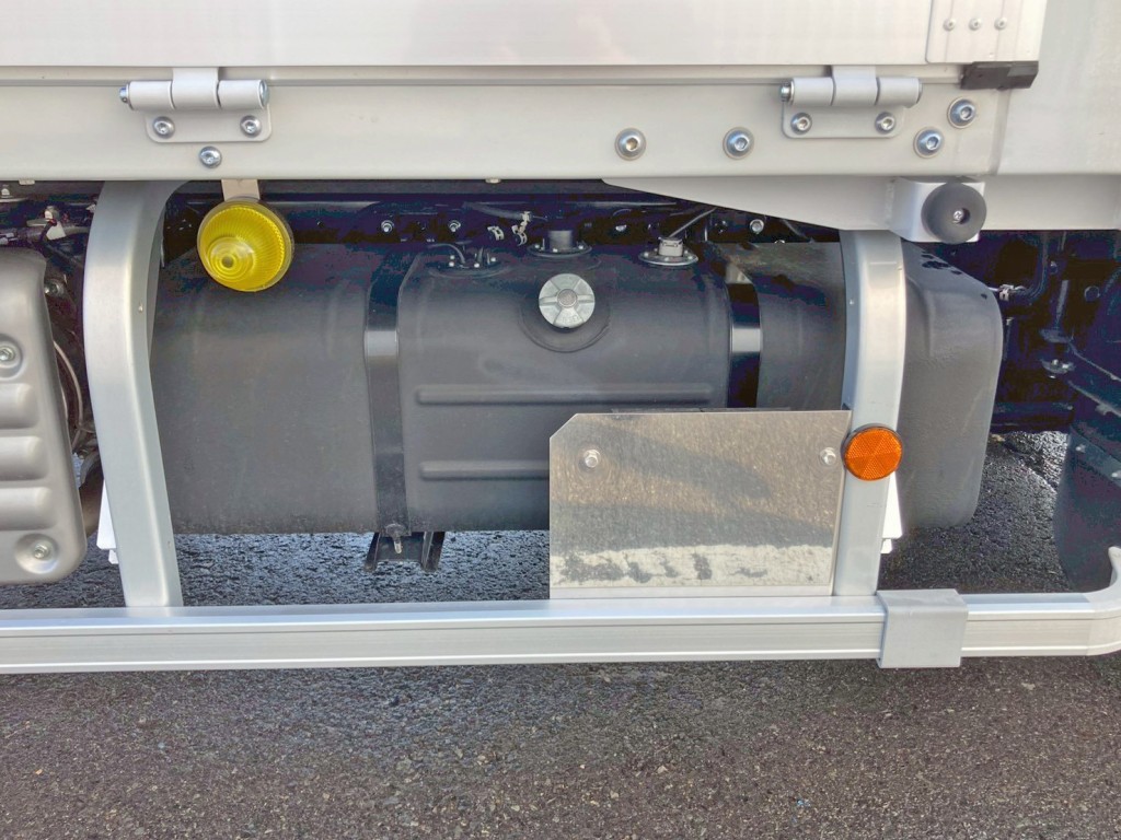 燃料タンクは100Lです。|日野 デュトロ 2KG-XZU722M(2WD)の写真16