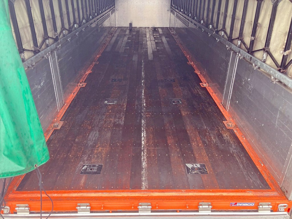 床は板張りです。|三菱 スーパーグレート 2PG-FU75HZの写真16