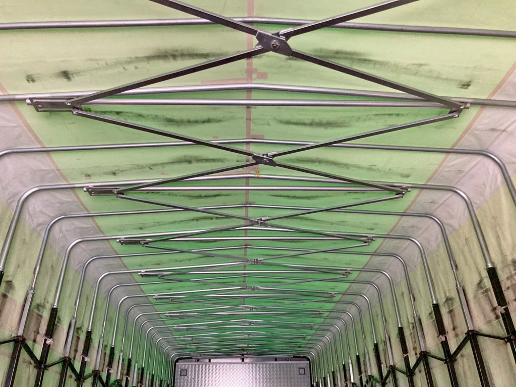 天井の骨組みの状態です。|三菱 スーパーグレート 2PG-FU75HZの写真18